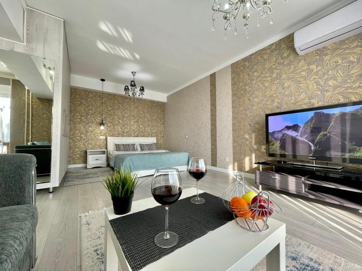 Apartment In The Heart Of The City 阿拉木图 外观 照片